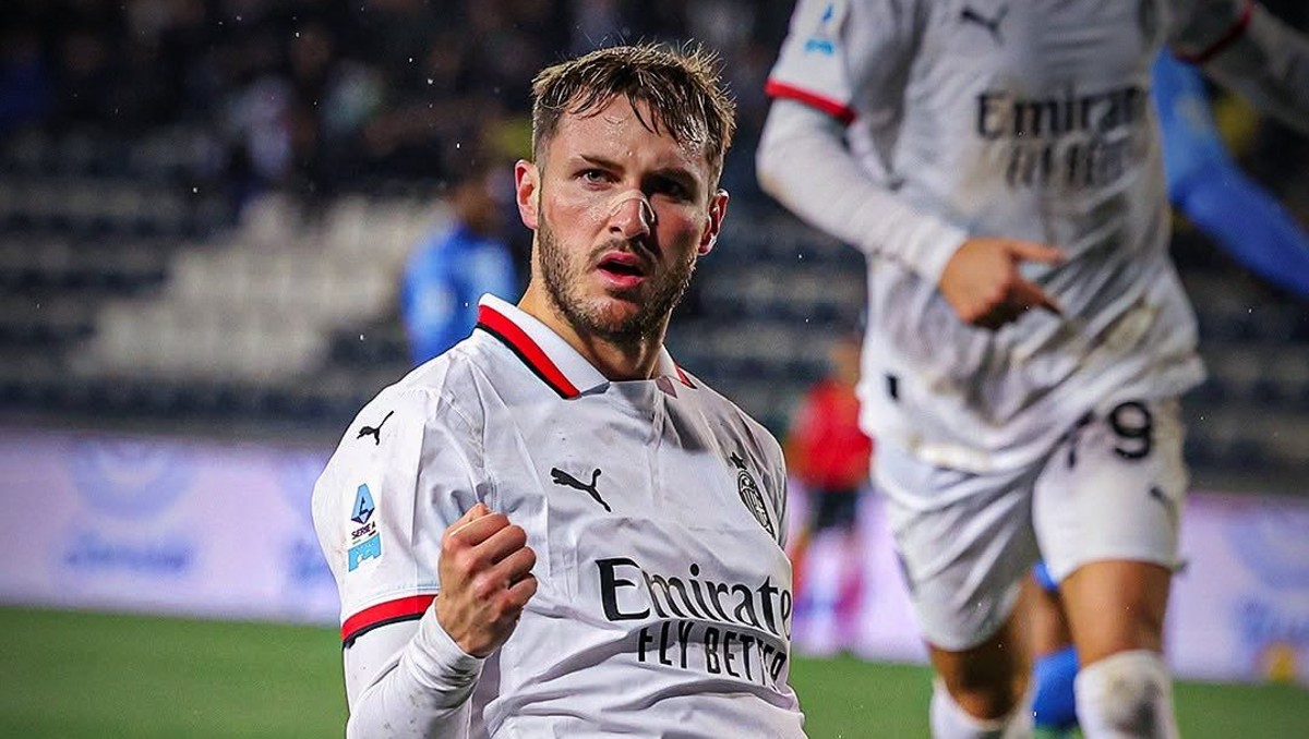 Santiago Gimenez se estrena como goleador del Milan en la Serie A (X)