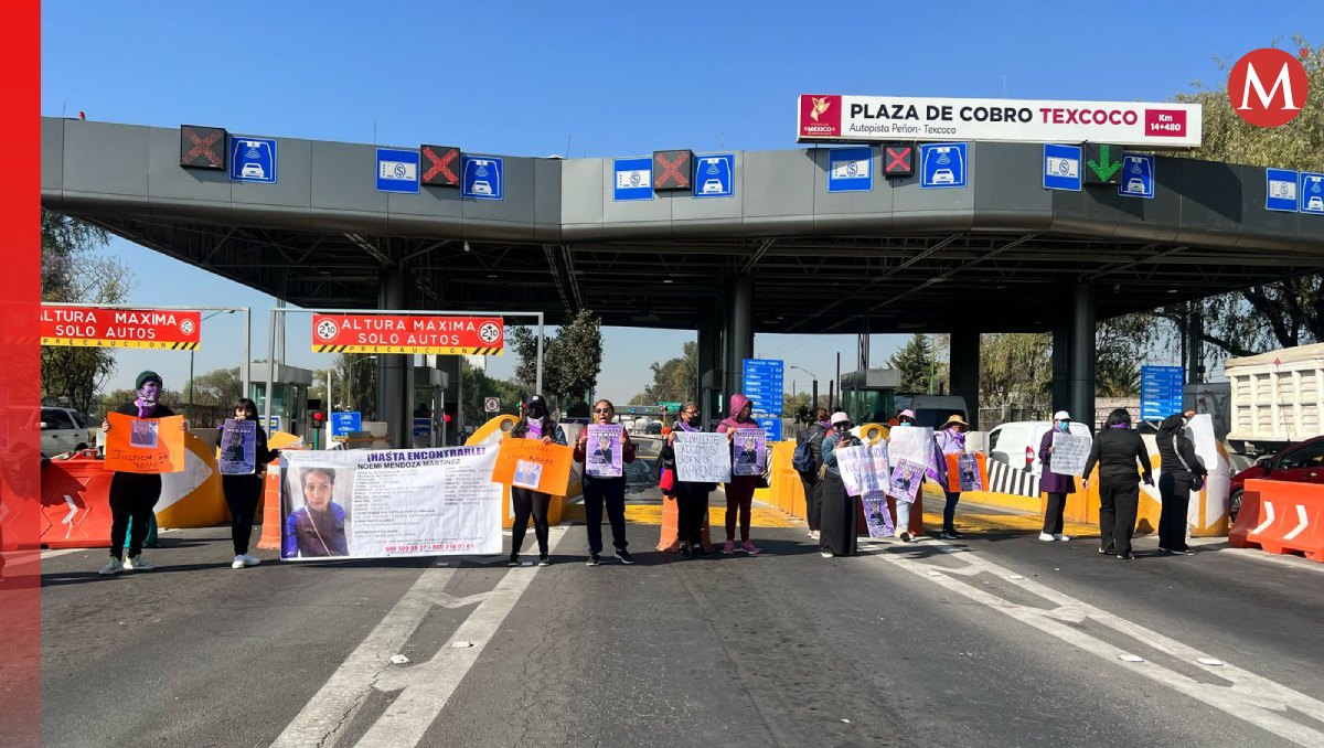 Manifestantes impiden el paso en la caseta de la autopista Peñón-Texcoco. Foto: (Zuleyma García)