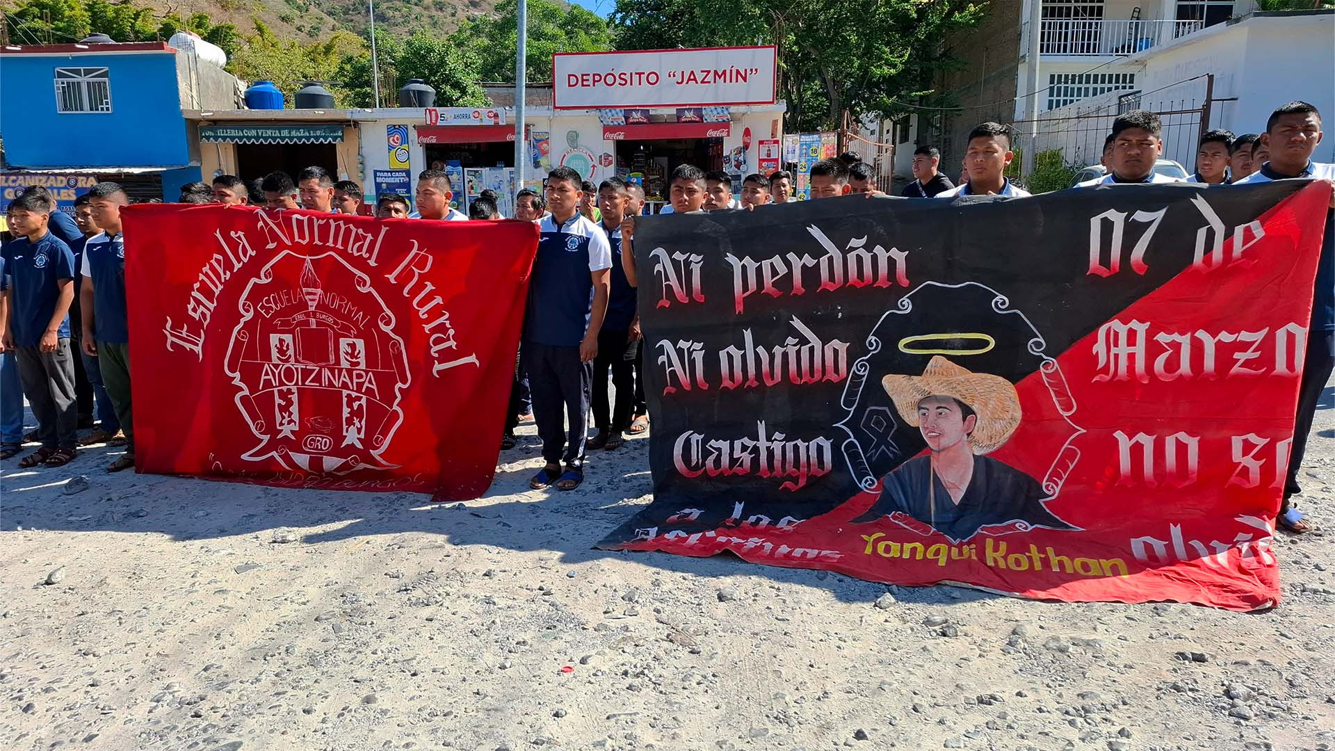 Ayotzinapa denuncia intento por dar carpetazo al caso Yanqui Kothan