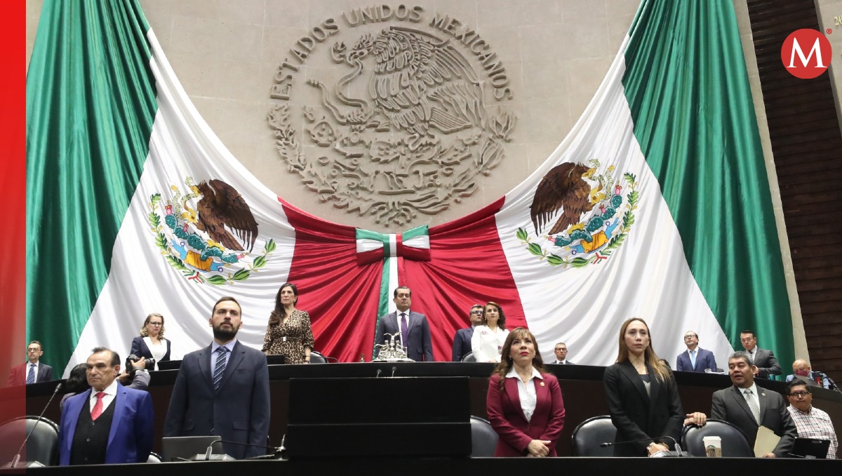 Los legisladores guardaron un minuto de silencio en memoria de la joven asesinada. | Especial