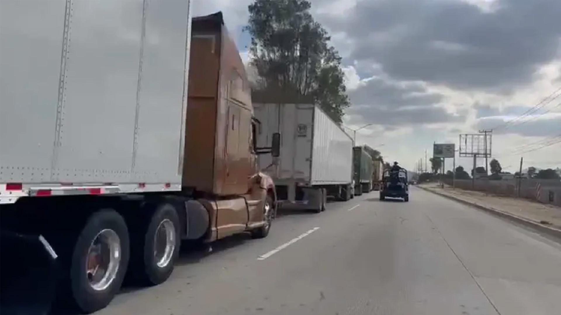 Actualización de sistema en aduanas causa fila de más de 9 kilómetros en Tijuana