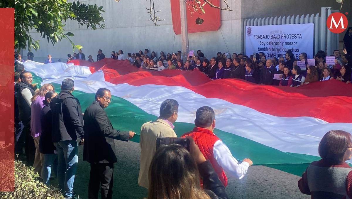 Trabajadores del Poder Judicial de la Federación en Toluca se manifestaron para exigir la restitución de prestaciones. | Foto: Mellissa López