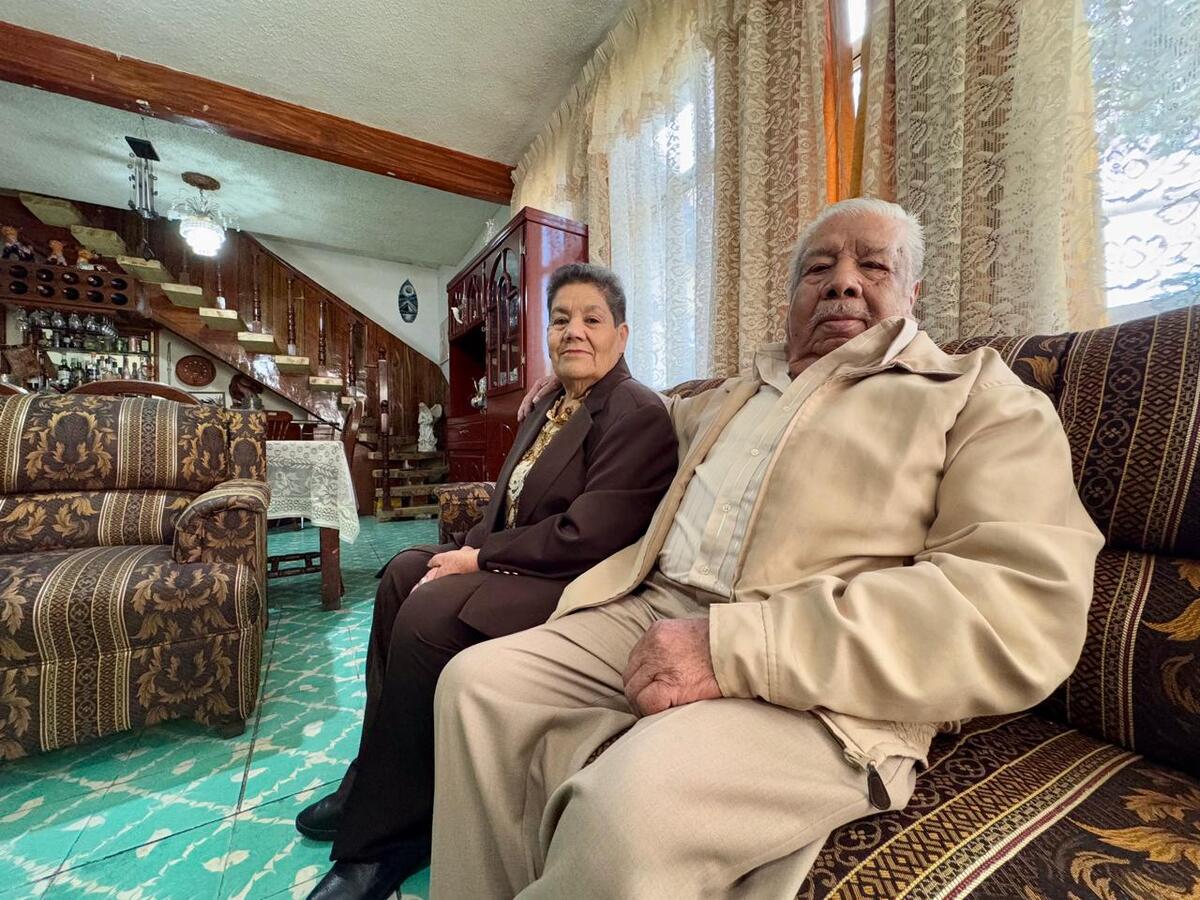 Eliseo y Luz María celebran 52 años de matrimonio