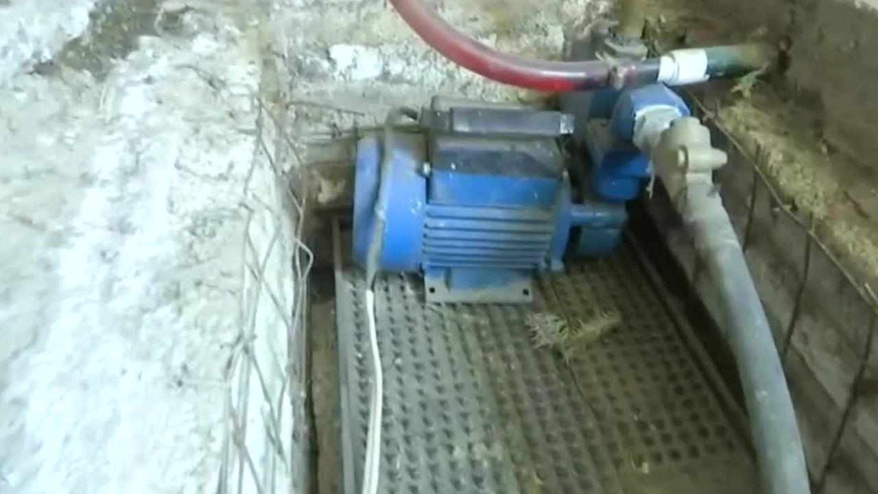 Habitantes de Nezahualcóyotl llevan más 6 años sin agua y usan máquina de motor para extraerla