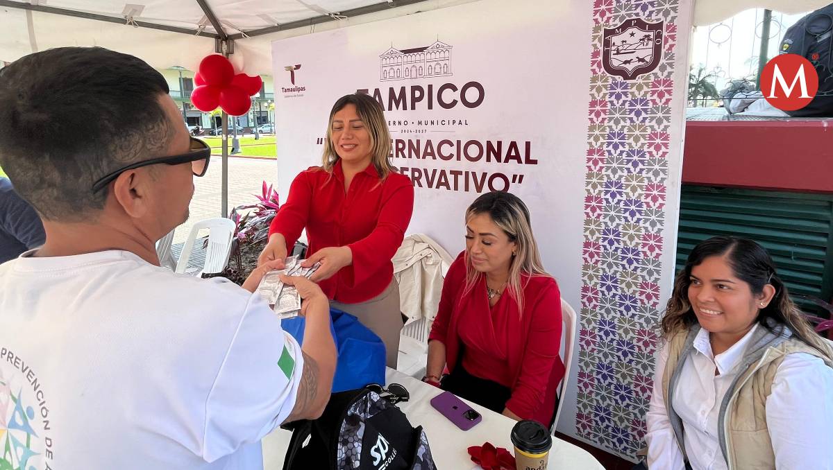 Regalan preservativos en Tampico durante festejos de San Valentín. (Yazmín Sánchez)