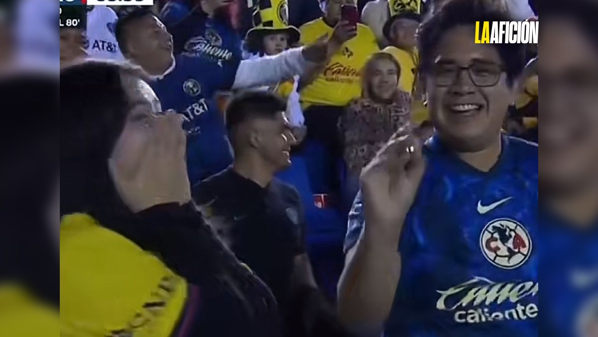 Fan de América pide matrimonio a su pareja en partido contra Necaxa (Captura de pantalla TUDN)