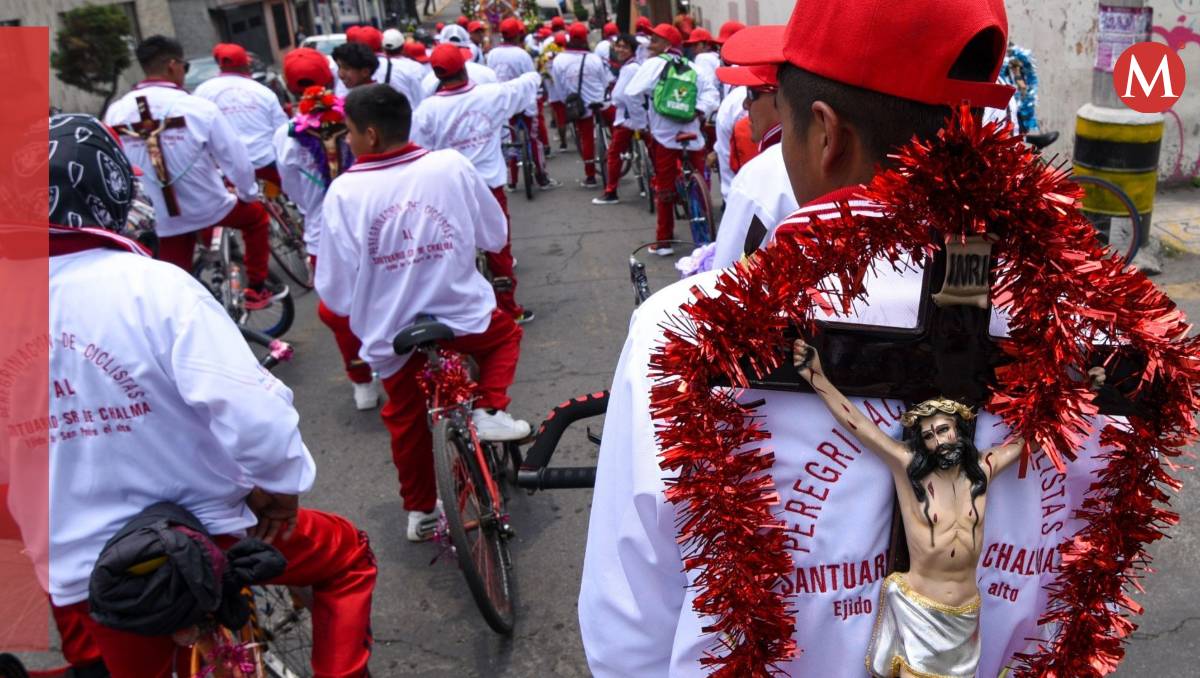Fieles recorren kilómetros a pie, en bici o en autobús para visitar a la Virgen, compartir sus plegarias y renovar su fe.| Foto: (Cuartoscuro)