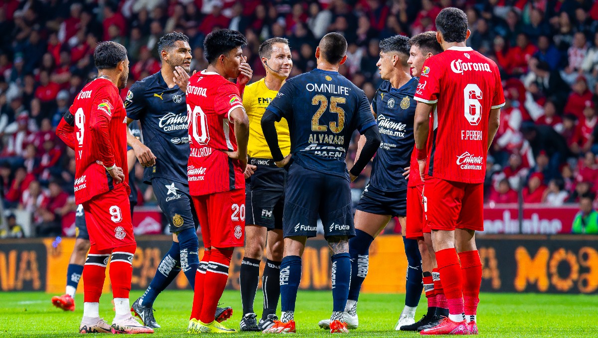 Chivas sienten que el arbitraje les perjudicó en el juego ante Toluca (Imago7)