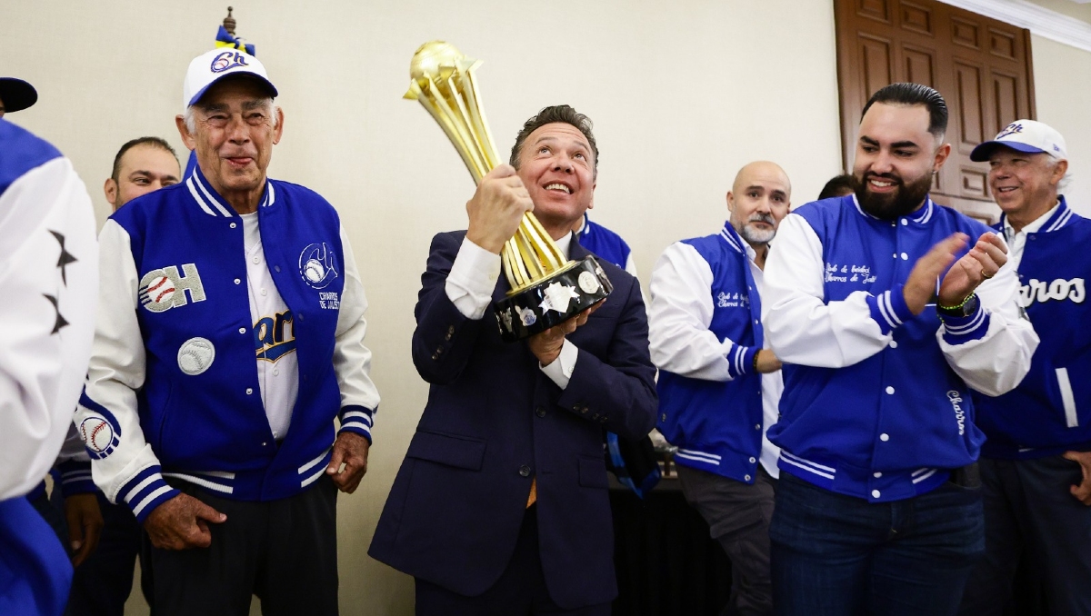 Los directivos de Charros, con algunos jugadores y staff compartieron con el Gobernador (Foto: Cortesía)