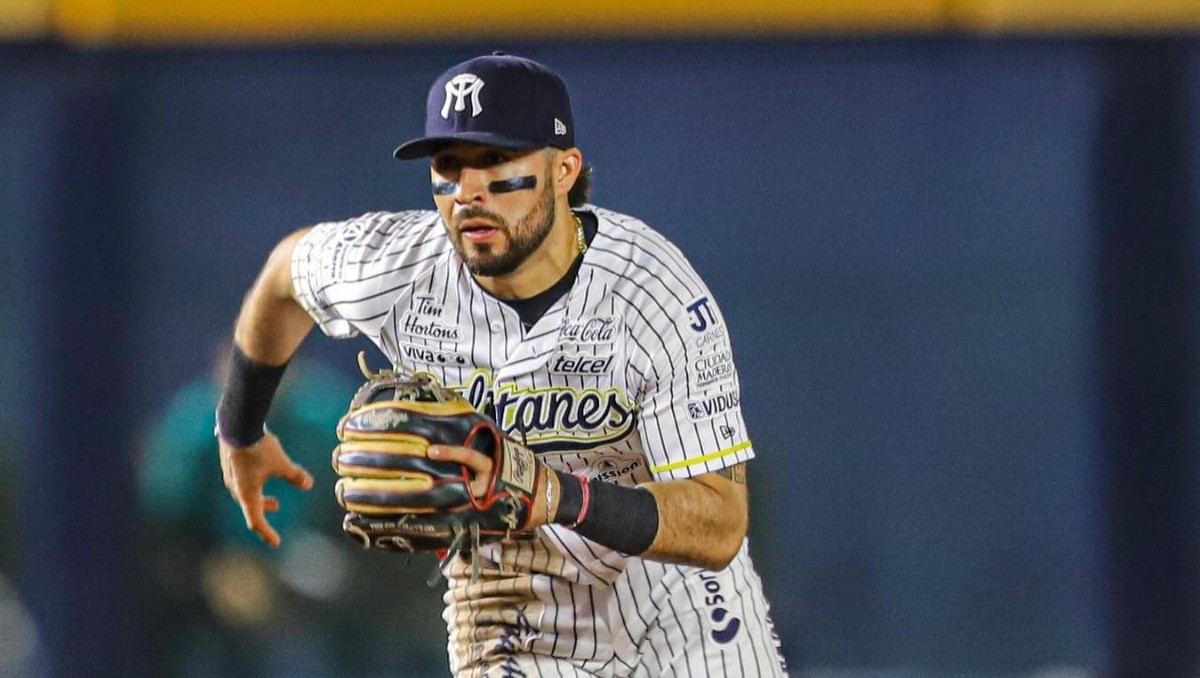 Javier Salazar, pelotero de Sultanes de Monterrey, sufre lesión en la rodilla (Cortesía)