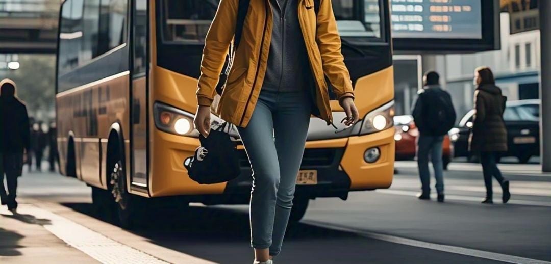 Mujer es asaltada en la alcaldía Cuauhtémoc al bajar de trasporte público (Creada con IA).