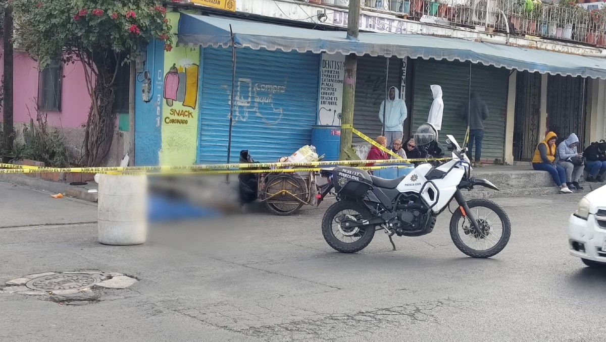 El reporte movilizó a corporaciones de auxilio y policías a la avenida Almazán y la calle 18 de febrero. / Agustín Martínez