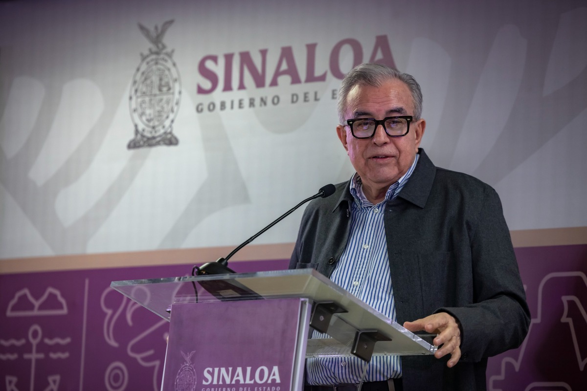 Rubén Rocha Moya informó que el servicio de energía eléctrica se suspendió por una regularización. | Especial