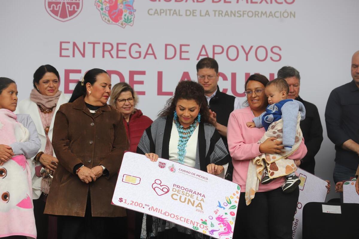 Clara Brugada entregó más de 24 mil apoyos económicos | Foto: Jorge Carballo