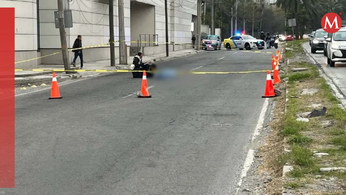 Tránsito de Monterrey, así como elementos de Protección Civil de Nuevo León, arribaron al sitio. Brandon Pereyra