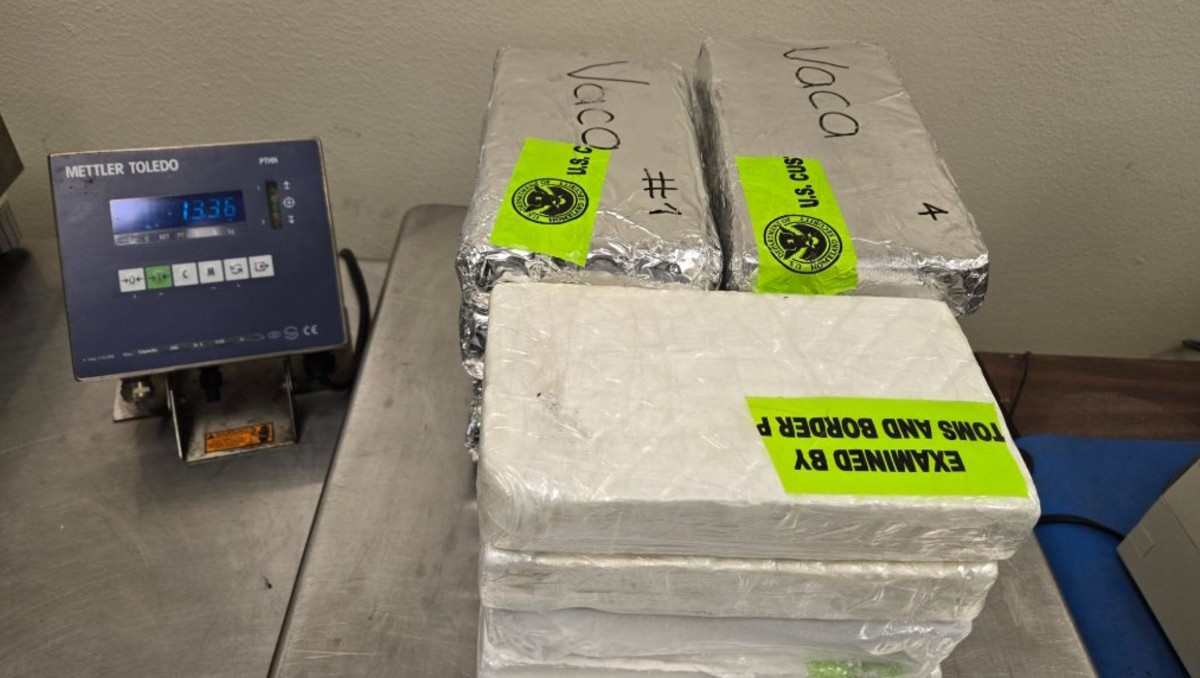 Aseguran un total de un millón 9 mil 600 dólares en droga. (Cortesía)