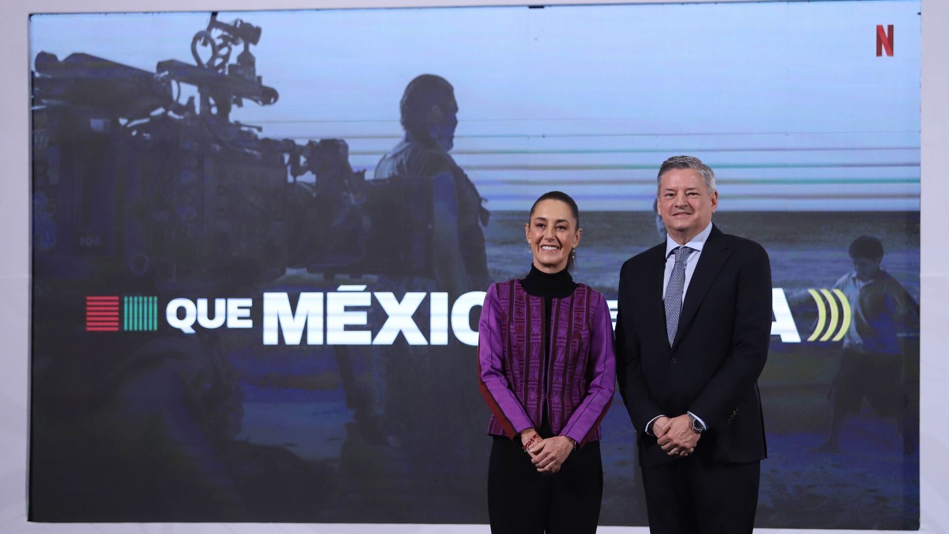 CEO de Netflix acude a La Mañanera para anunciar inversión en México