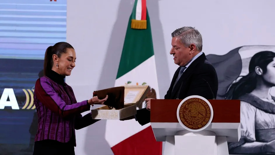 ¿Cuál fue el emblemático regalo que Sheinbaum recibió de Ted Sarandos?