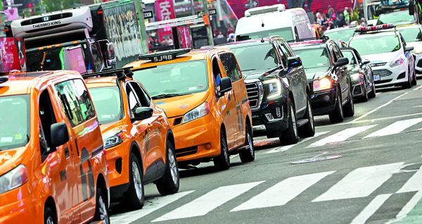 La estrategia imponía una tarifa de 9 dólares para los conductores que entraran a Manhattan durante las horas pico. MIKE SEGAR/REUTERS