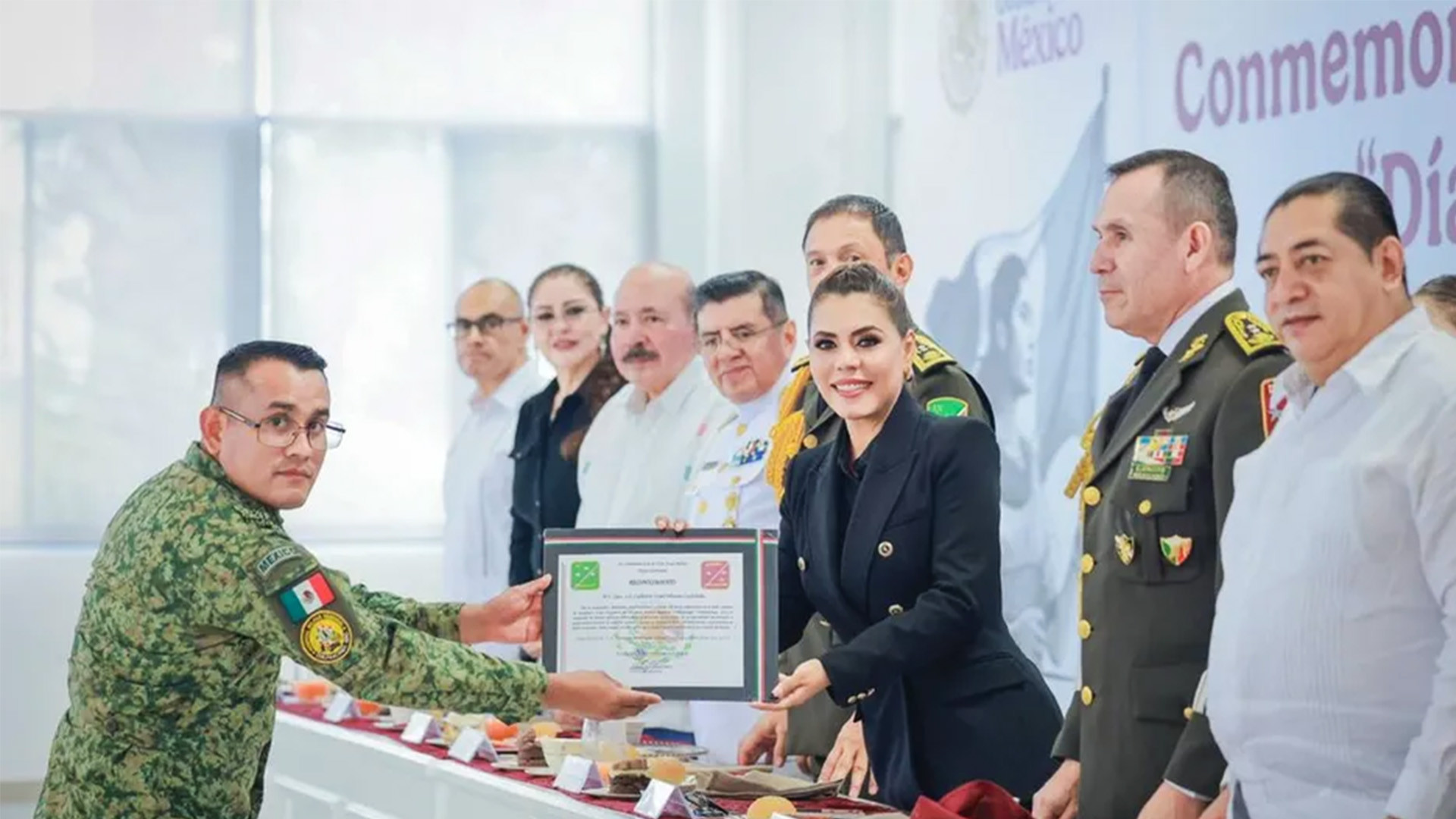 Evelyn Salgado celebra 112 aniversario del Ejército en Guerrero