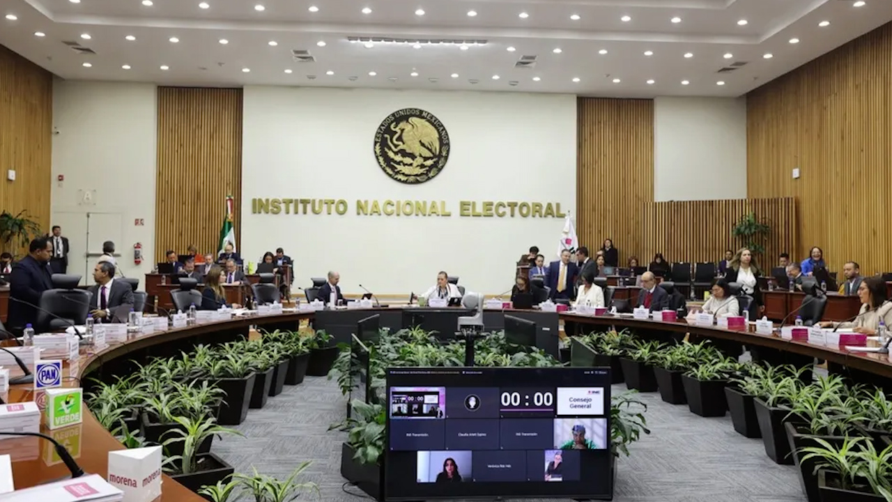 INE multa a partidos con 406.3 mdp y auditará adeudos fiscales