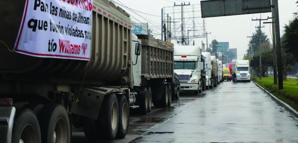 Los bloqueos iniciaron poco antes de las 06:00 horas de ayer. IVÁN CARMONA
