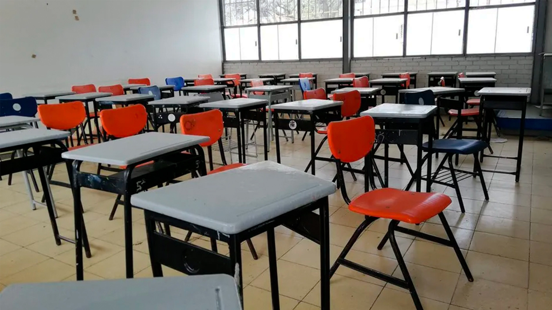 Prohibición de celulares en aulas de Querétaro entra en vigor