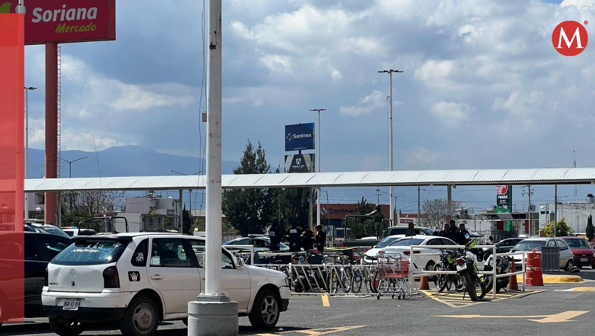 Asesinan a dos en estacionamiento de centro comercial en Chalco. | Foto: Zuleyma García