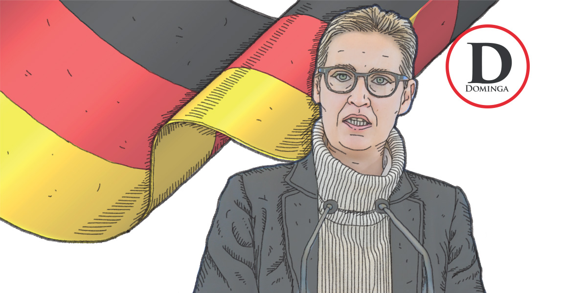 Alice Weidel, líder del partido Alternativa para Alemania, ondea una bandera en una convención del partido en Riesa, Alemania.