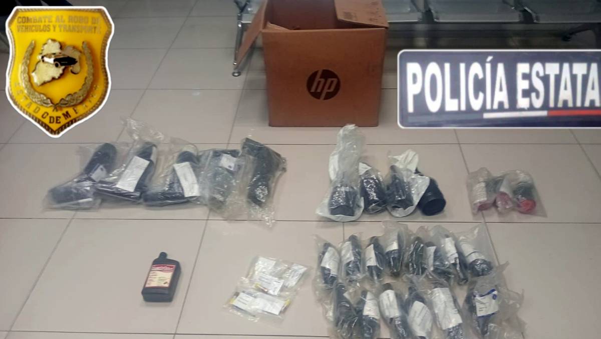 Detienen a dos mujeres en Toluca por robo de accesorios y aceite en bodega de Sedeco. | Especial