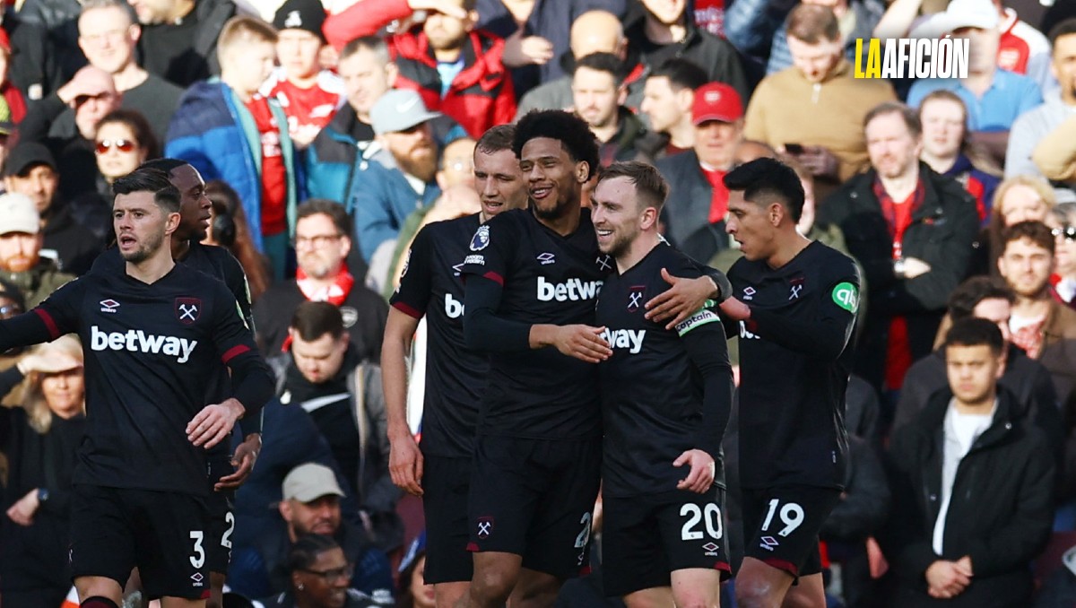 Edson Álvarez y West Ham le pegan el Arsenal para dejar la Premier League a plenitud del Liverpool (Reuters)