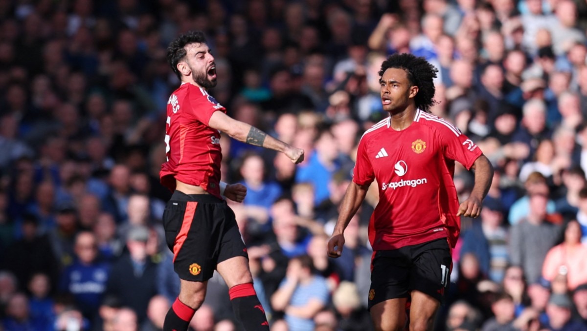El Manchester United se salva de la derrota pero agranda las dudas.  (Reuters)