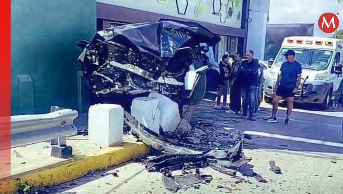 Camioneta Tesla termina destruida tras chocar en Puebla | Especial