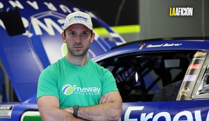 El piloto mexicano, Daniel Suárez abandona el Ambetter Health 400 tras colisión en Atlanta.