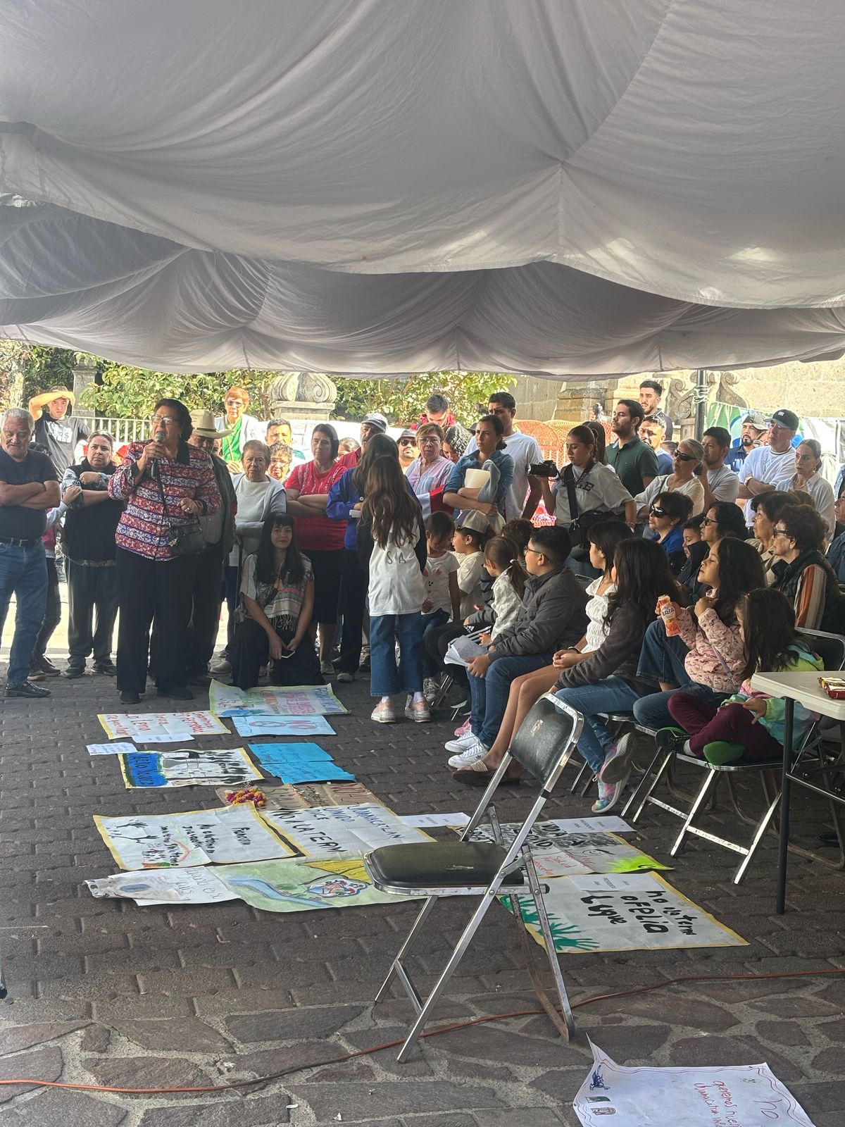 Manifestación de habitantes de Juanacatlán. (Josefina Ruíz)
