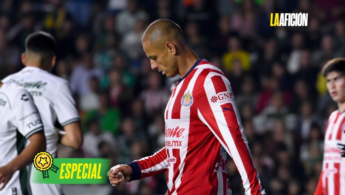 'Chicharito' Hernández, con un año para el olvido con Chivas (Imago7)