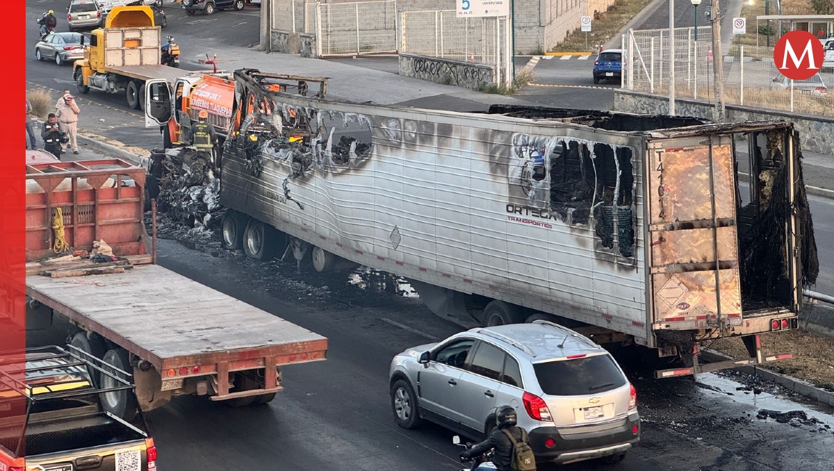 Así quedo el tráiler que se incendió en Periférico Sur (Foto: Usi Toledo)
