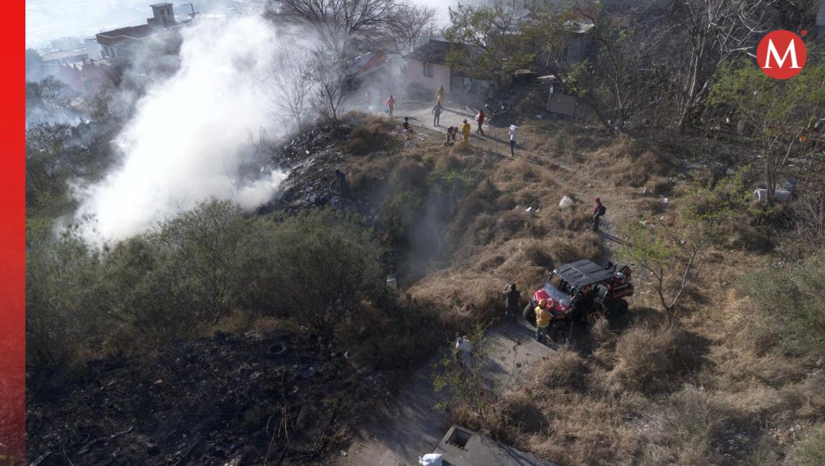 El fuego consumió basura, maleza y chatarra que se encontraban en el terreno. / Especial