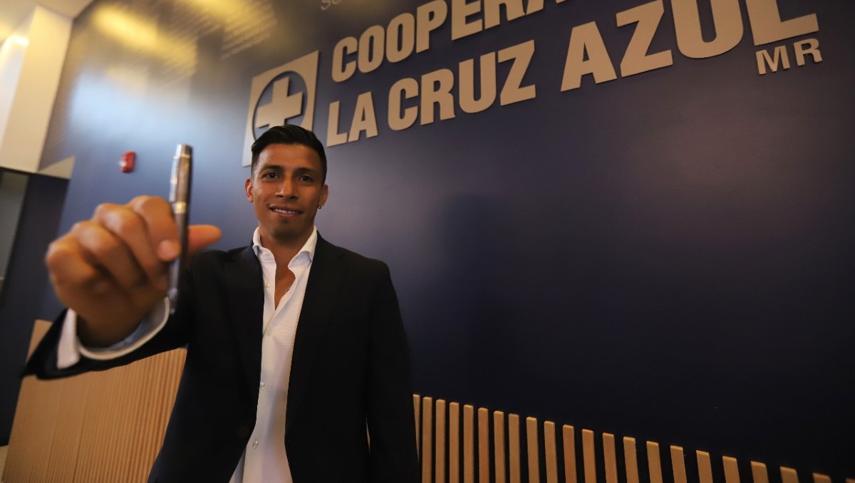 Ángel Sepulveda renueva contrato con Cruz Azul hasta 2026 (Javier Ríos)