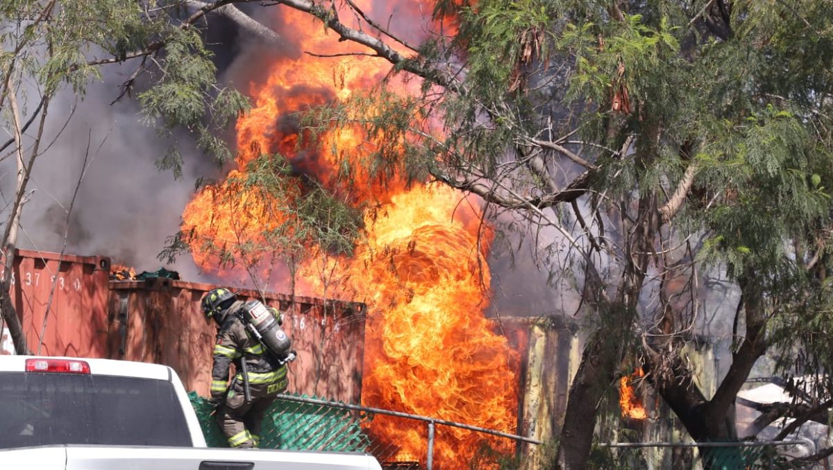 Incendio en Parque Fundidora / Luis Guerra.