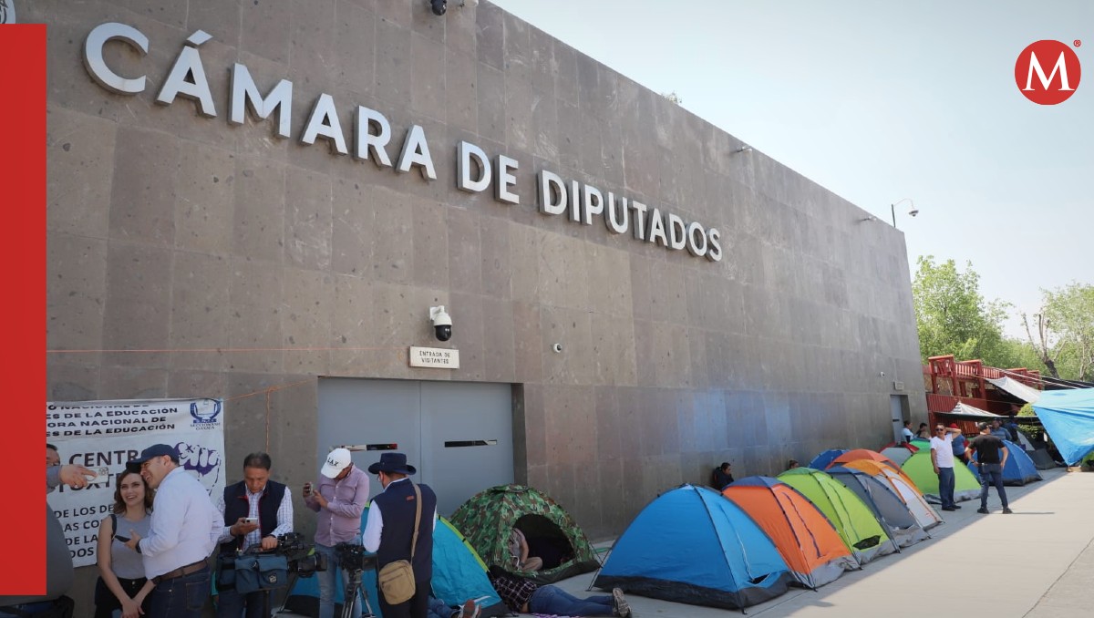 Integrantes de la CNTE protesta frente a la Cámara de Diputados | Octavio Hoyos