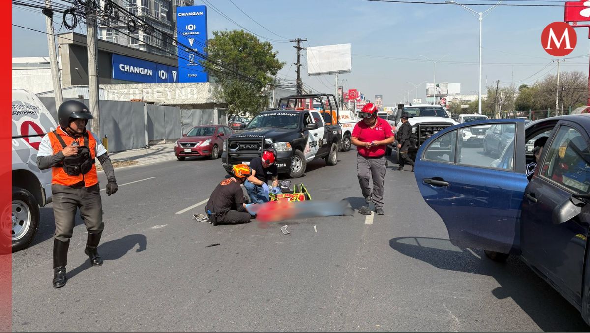 El hombre fue trasladado por paramédicos al Hospital Universitario. / Ángel Mercado