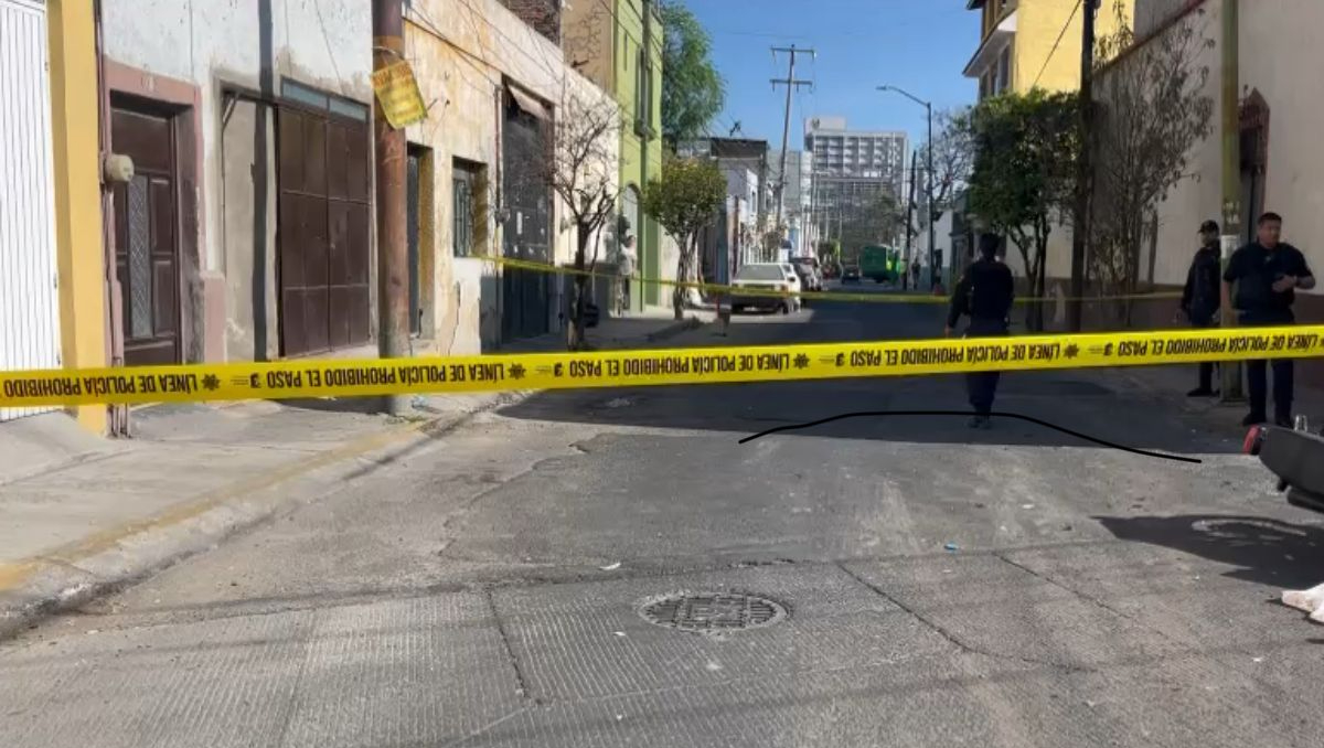 Policías de Guadalajara acordonaron el área del accidente (Foto: Pablo Núñez)