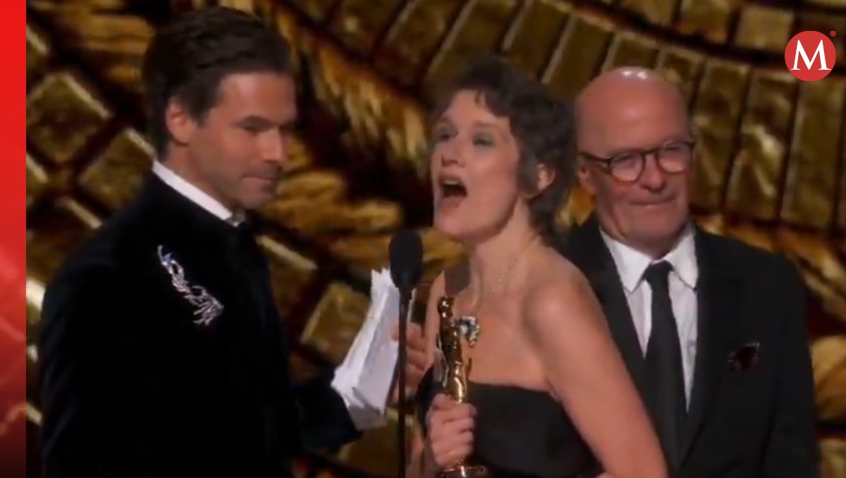 Camille cantó 'Emilia' al agradecer por su premio.