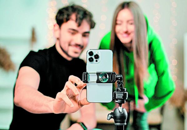 Actualmente la fama está ligada a las pantallas. Shutterstock