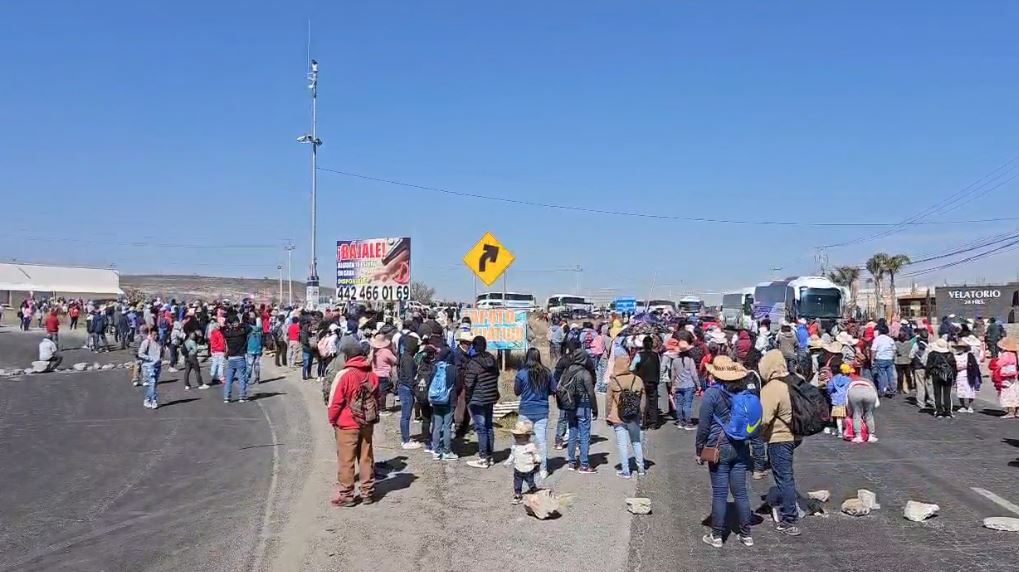 Bloqueo en la carretera Pachuca Actopan. (Guadalupe Trejo)