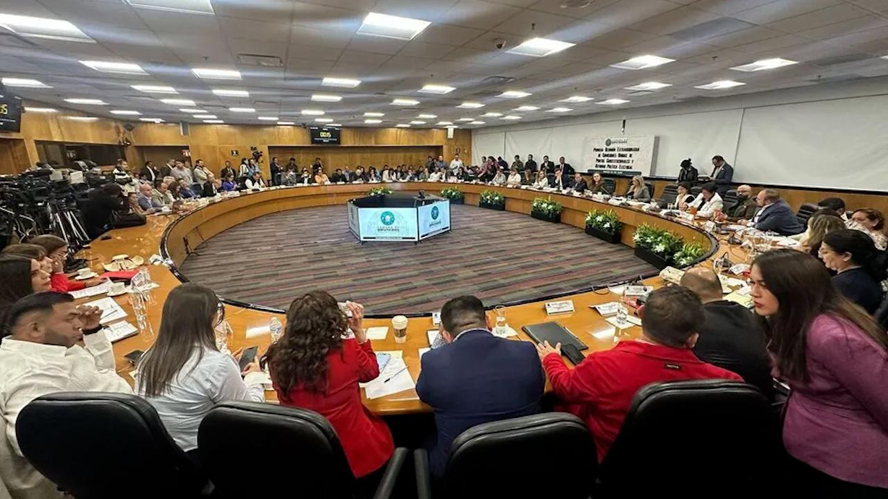 Morena acepta no tener votos suficientes para prohibir nepotismo desde 2027