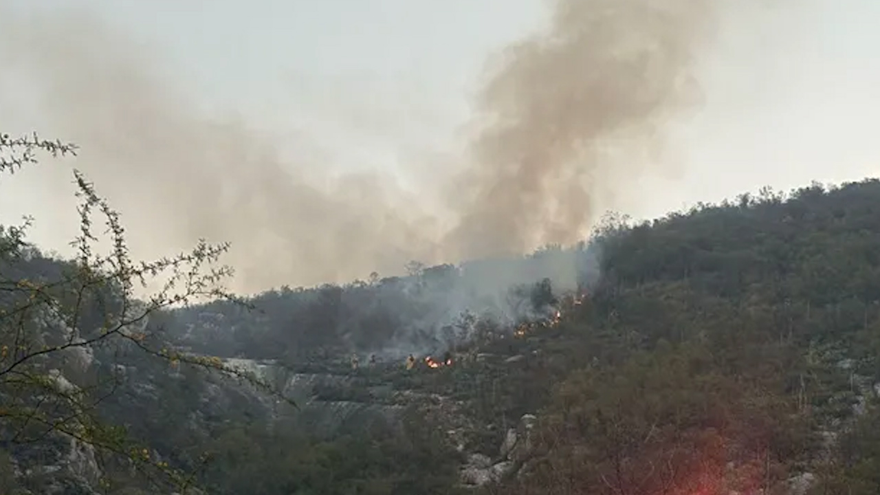 Avanza combate de incendio en el Cerro del Topo Chico en Nuevo León ...