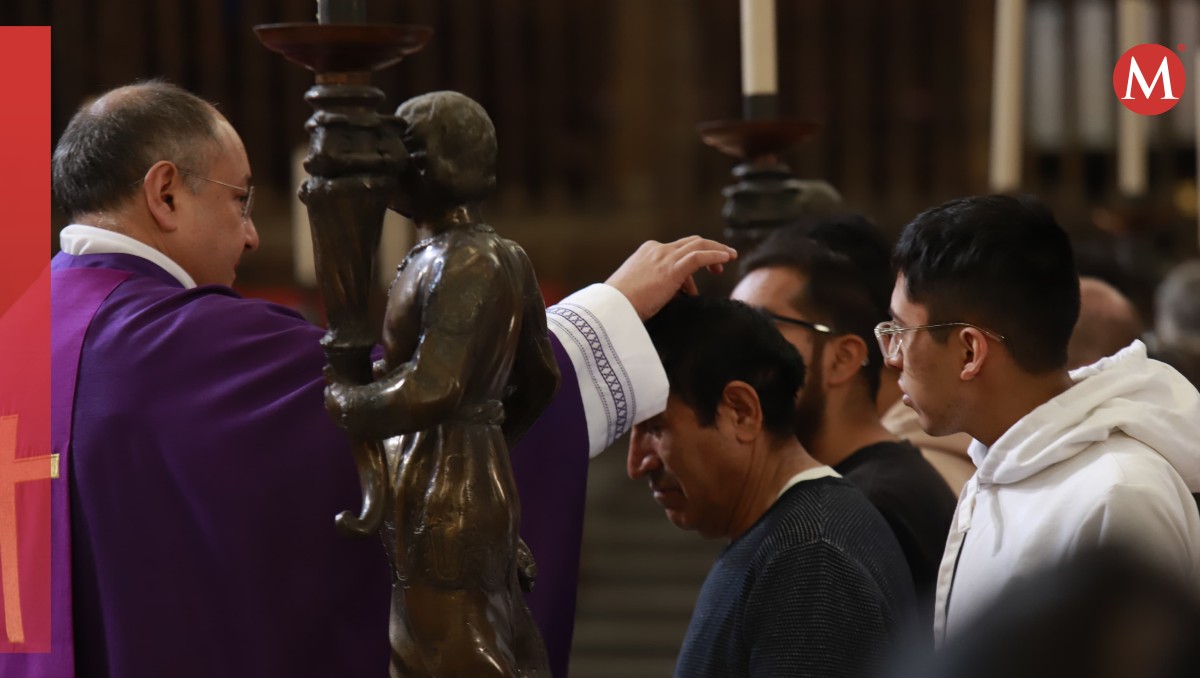 Imposición de ceniza en la Catedral de la CDMX | Foto: Juan Carlos Bautista
