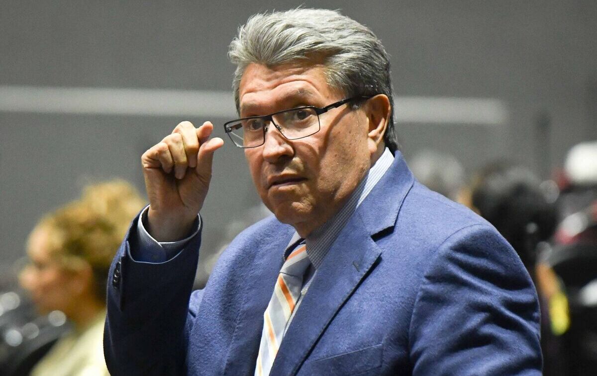 Monreal acusa a diputados morenistas de negociar con PAN reforma  antinepotismo